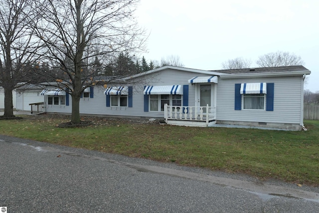 view of front of house featuring a front yard