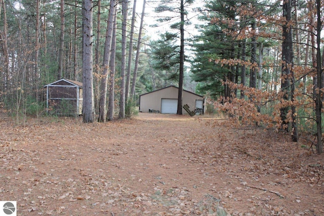 view of yard with an outdoor structure and a garage