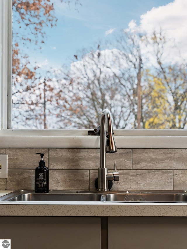 room details featuring sink