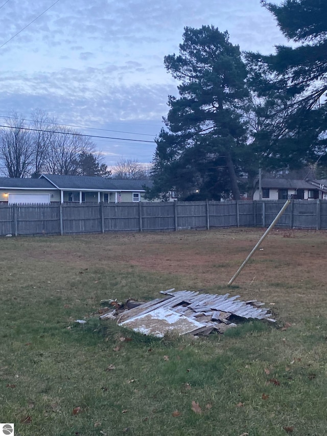 view of yard at dusk