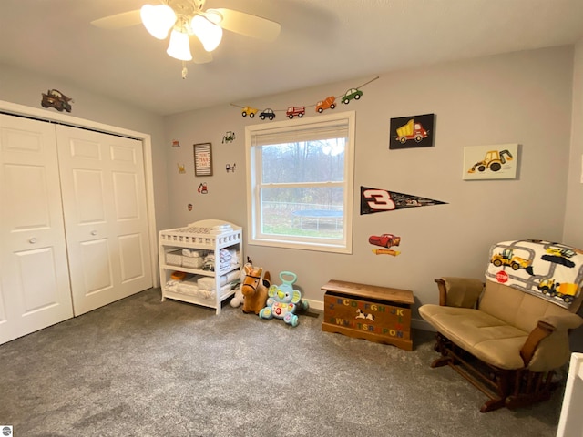 living area featuring carpet and ceiling fan