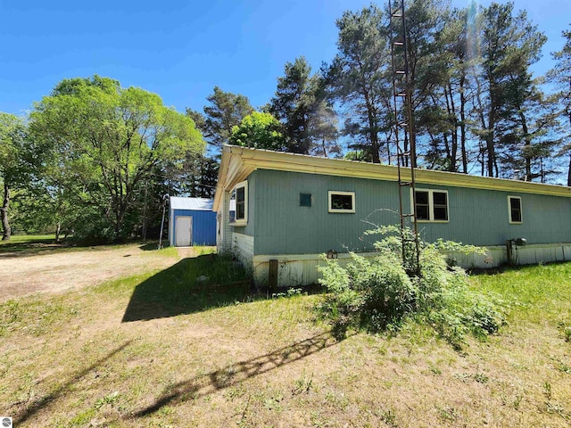 view of side of property featuring a storage shed