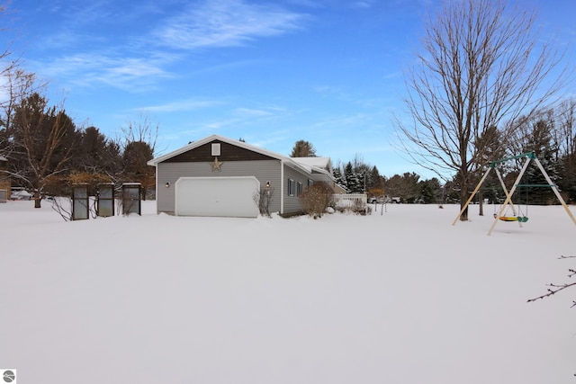 view of front facade featuring a garage