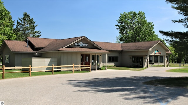 single story home featuring a garage