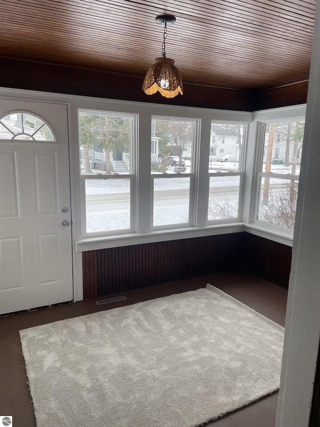 309 E Wisconsin, Mount Pleasant, MI 48858 - unfurnished sunroom with plenty of natural light