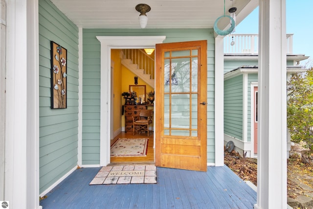 property entrance with covered porch