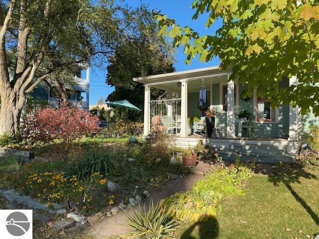 view of front of house featuring a porch