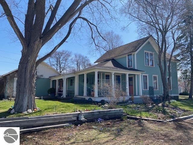 traditional home with a front lawn and a porch