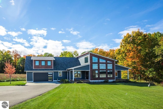 view of front facade featuring a front lawn and a garage