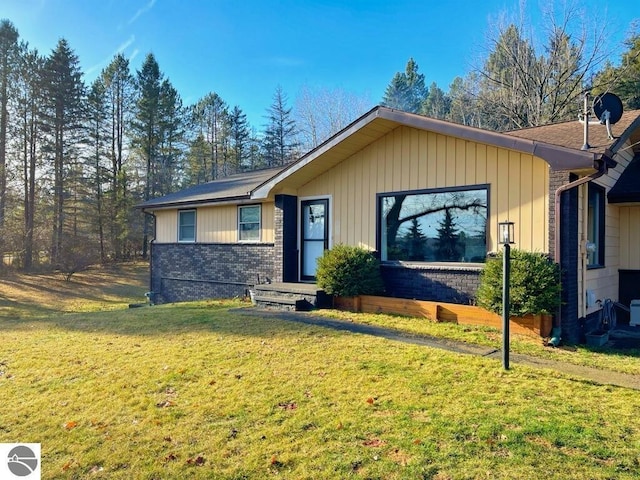 ranch-style house with a front yard