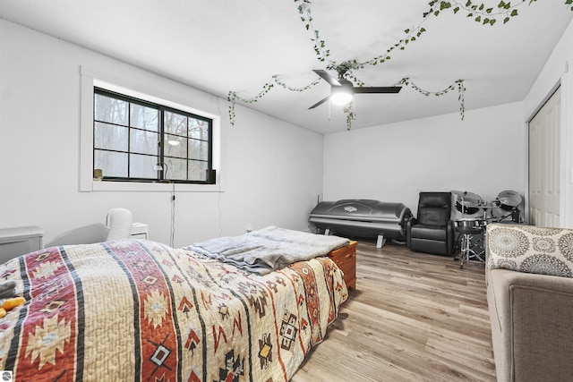 bedroom featuring light wood-type flooring and ceiling fan