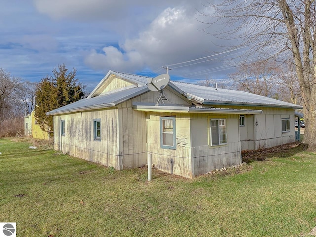 211 W Railway St, Coleman, MI 48618 - view of side of home featuring a yard