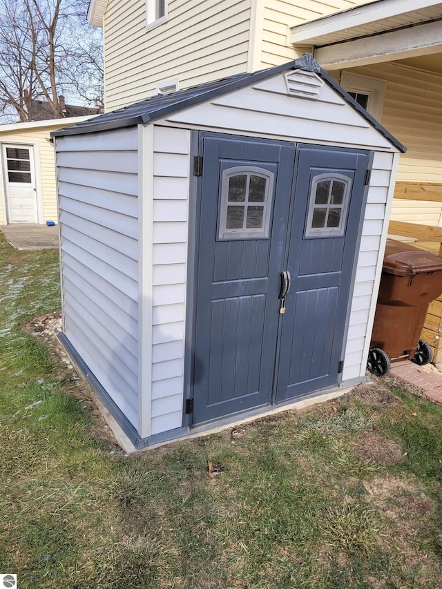 view of outdoor structure featuring a lawn