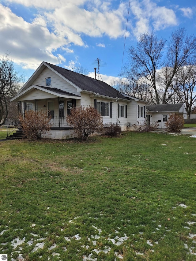 view of front facade featuring a front lawn and covered porch