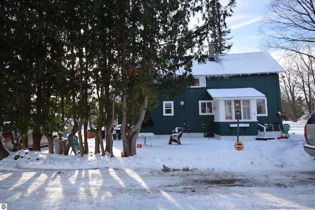 view of front facade