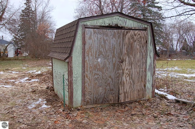 view of outbuilding