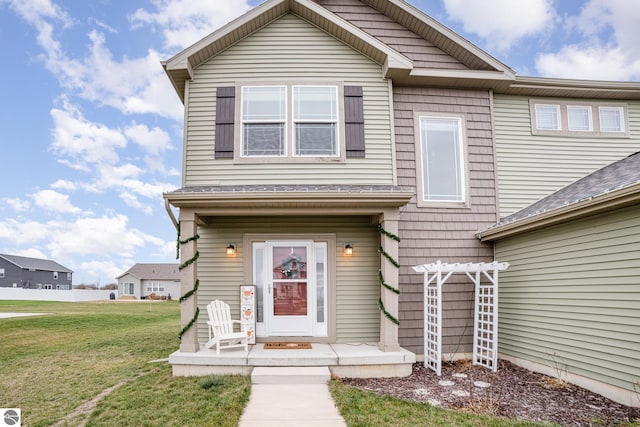 view of front of home with a front lawn