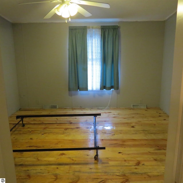 unfurnished room with ceiling fan