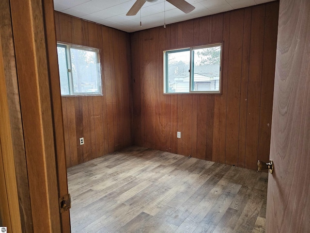 unfurnished room featuring ceiling fan and light hardwood / wood-style flooring