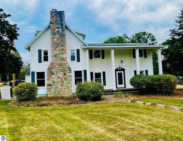 view of front of property with a front yard