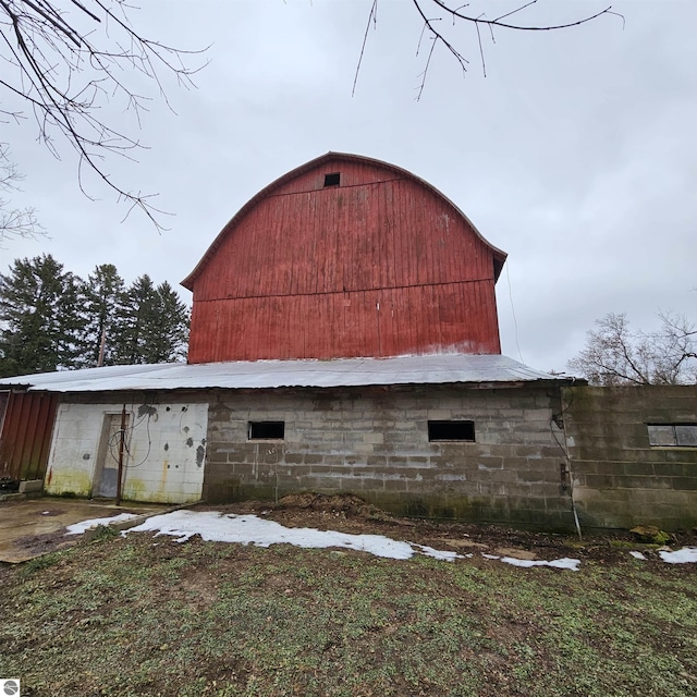 view of outbuilding