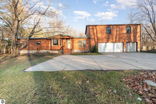 view of front facade with a garage and a front yard