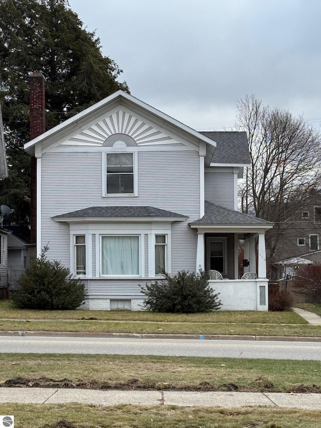 view of front of house featuring a front yard