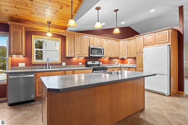 kitchen with appliances with stainless steel finishes, a center island with sink, pendant lighting, and sink