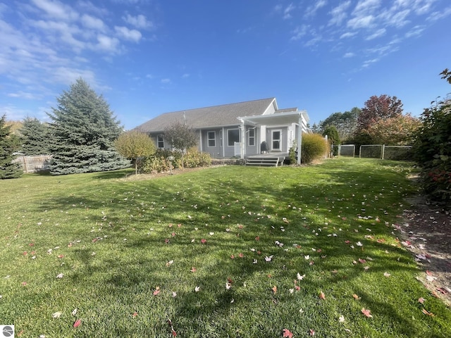 view of front of house featuring a front yard