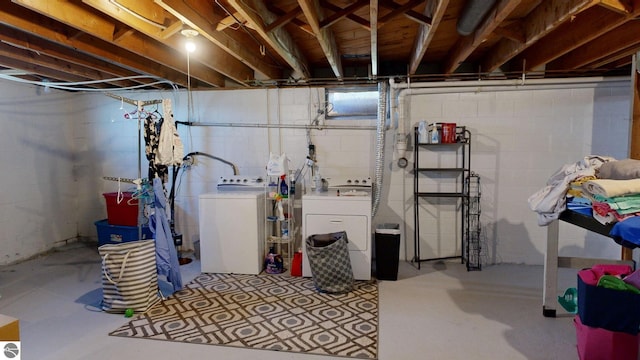 basement featuring independent washer and dryer