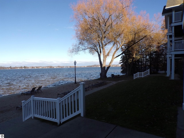 view of yard with a water view