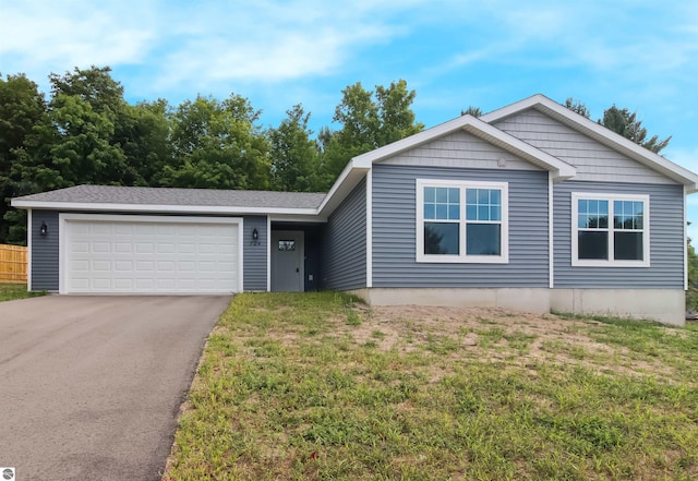 view of front of house featuring a garage and a front yard