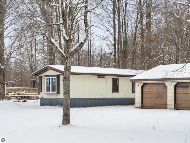 view of front of home with an outbuilding