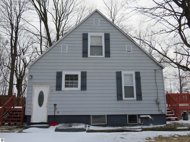 view of front facade featuring a wooden deck