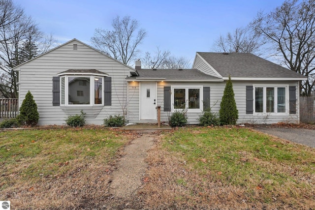 ranch-style house featuring a front lawn