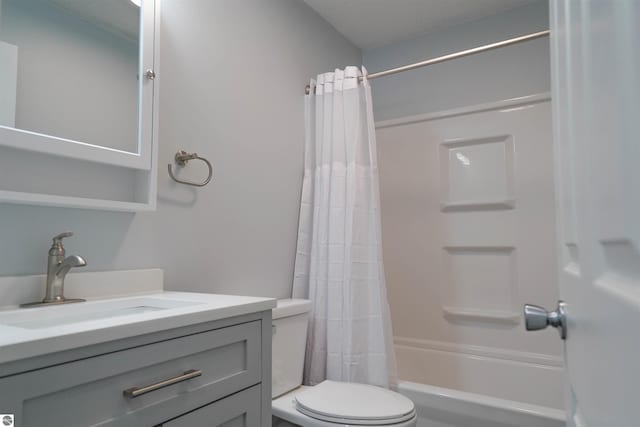 full bathroom featuring toilet, vanity, and shower / tub combo with curtain