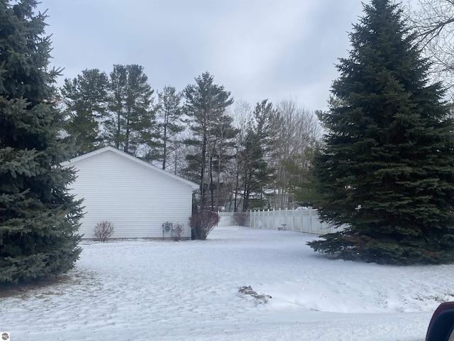 view of yard layered in snow