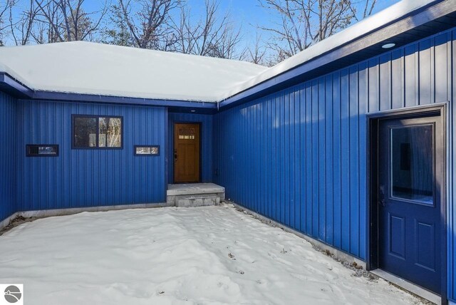 108 Rolling Oak Ln, Roscommon, MI 48653 - view of snow covered property entrance