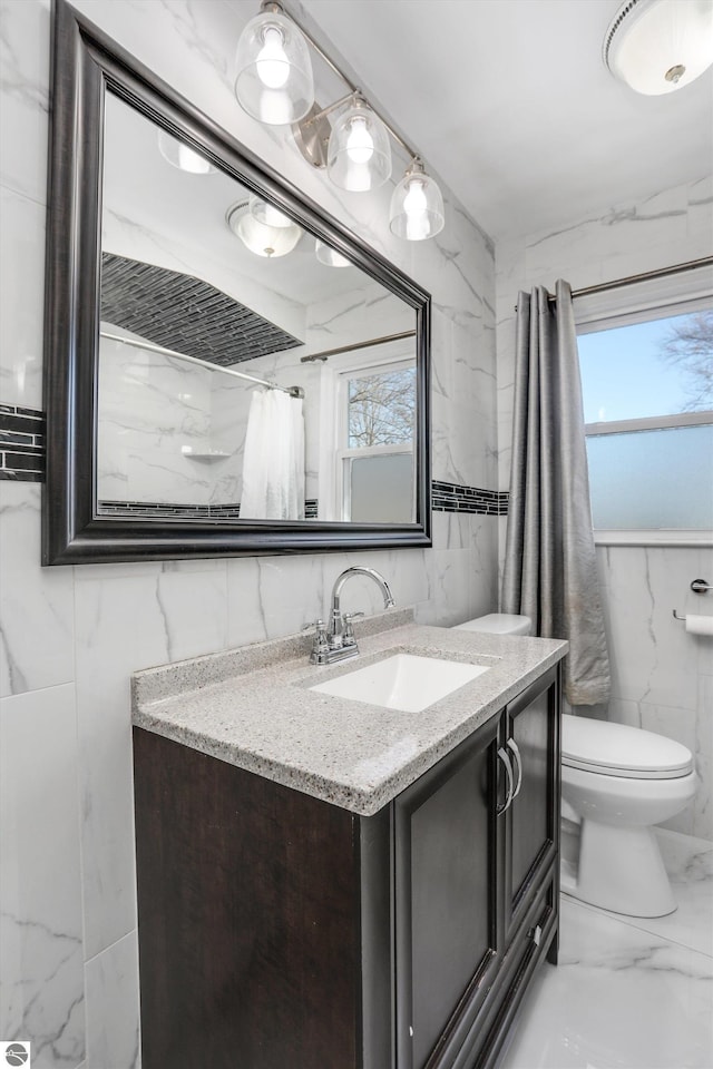 bathroom featuring a shower with curtain, vanity, toilet, and tile walls