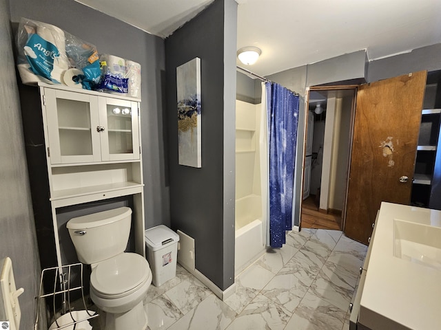 full bathroom with shower / bath combination with curtain, vanity, and toilet