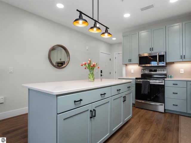 kitchen featuring stainless steel appliances, dark hardwood / wood-style flooring, backsplash, pendant lighting, and a kitchen island