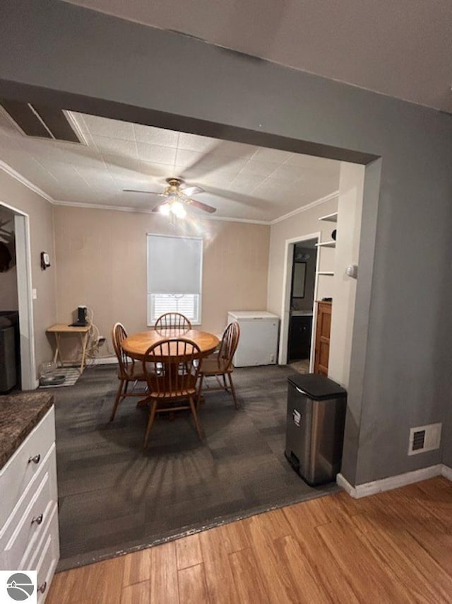 dining area featuring hardwood / wood-style flooring, ceiling fan, and ornamental molding