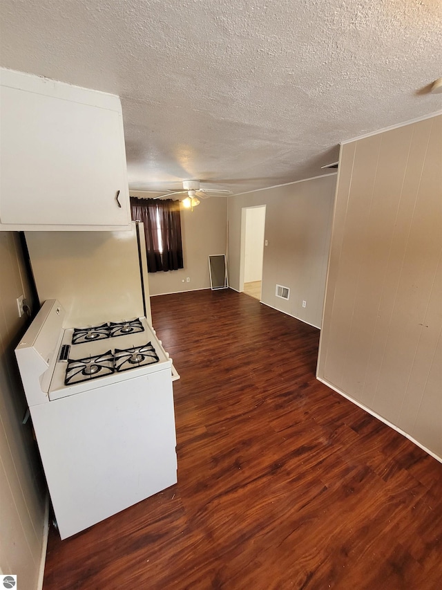 kitchen with a textured ceiling, white range with gas cooktop, ceiling fan, and dark hardwood / wood-style floors