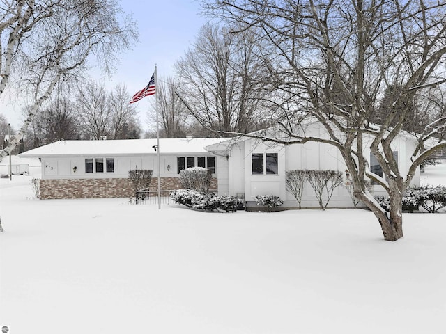 view of front of property