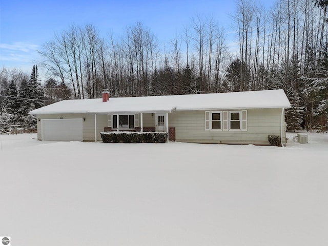 view of front facade featuring a garage