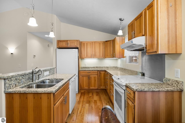 kitchen with white appliances, vaulted ceiling, hanging light fixtures, light wood-type flooring, and sink