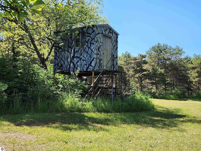 view of outbuilding featuring a yard