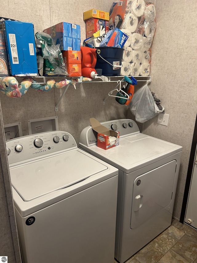 washroom featuring tile patterned floors and independent washer and dryer