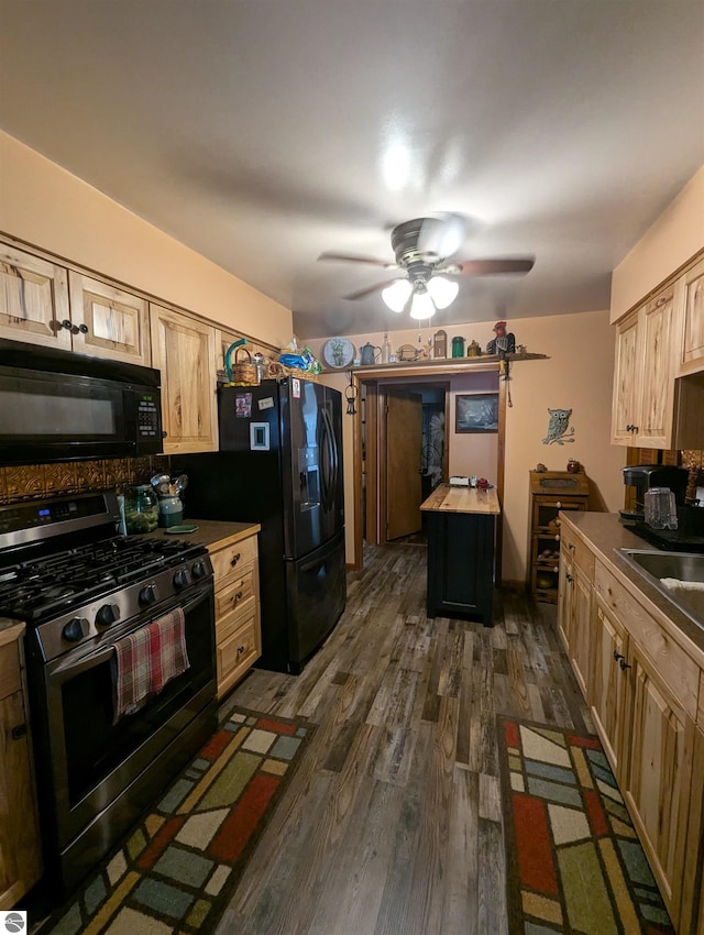 kitchen with black appliances, light brown cabinets, sink, dark hardwood / wood-style floors, and ceiling fan