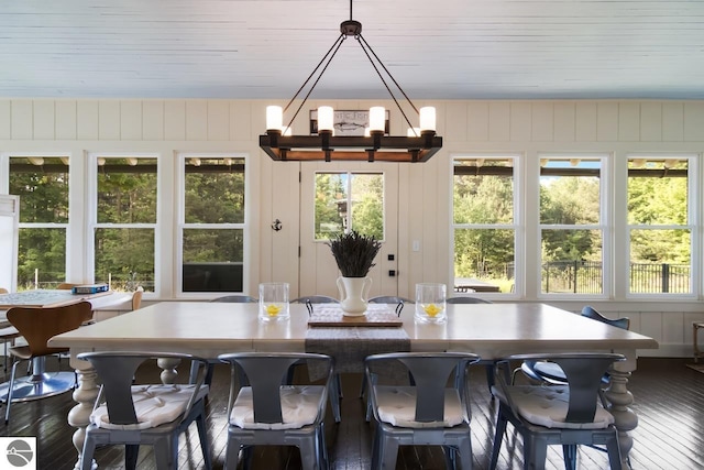 kitchen with a notable chandelier, a kitchen breakfast bar, dark hardwood / wood-style flooring, hanging light fixtures, and a kitchen island